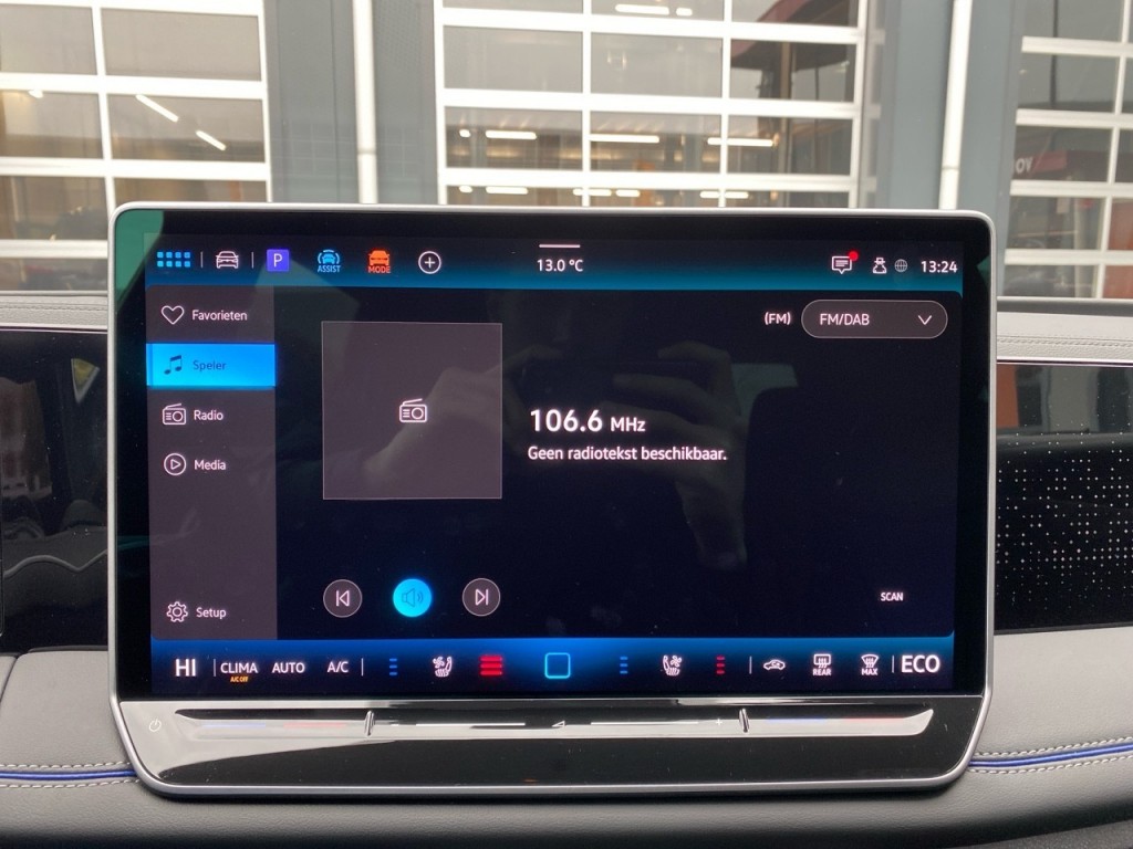 VOLKSWAGEN-TIGUAN-1.5 TSI EHYBRID R-LINE BLACK-OPTIK PANO-DAK/TREKHAAK/LEDER/360-C