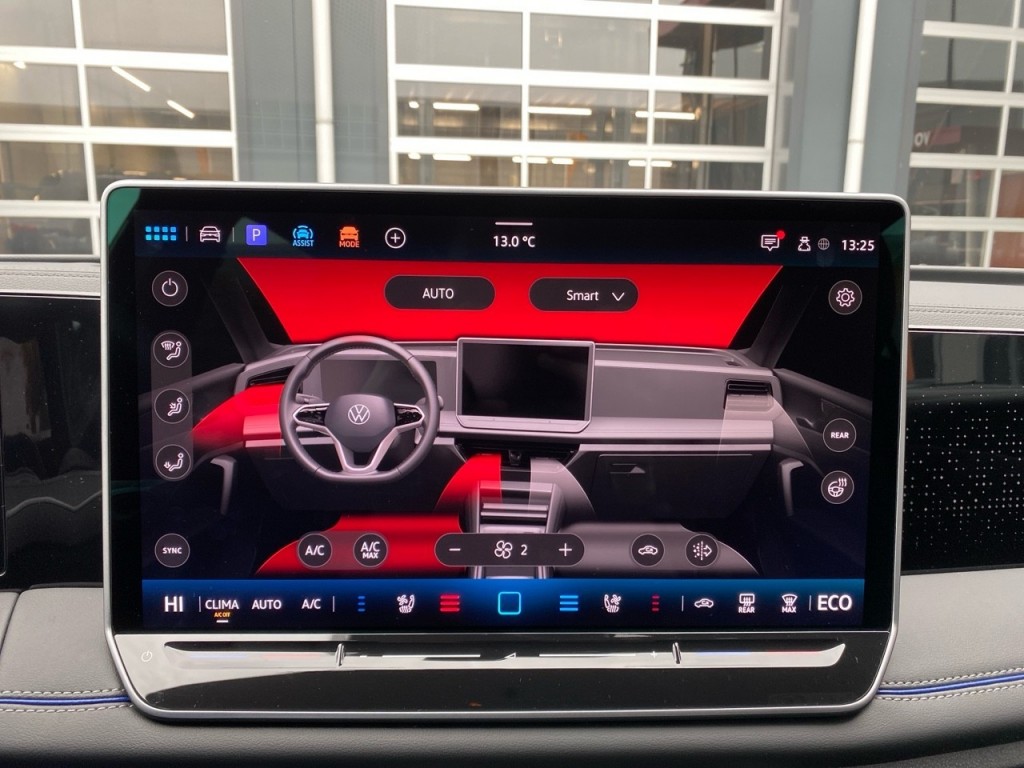 VOLKSWAGEN-TIGUAN-1.5 TSI EHYBRID R-LINE BLACK-OPTIK PANO-DAK/TREKHAAK/LEDER/360-C