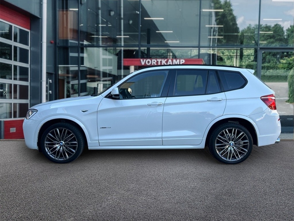 BMW-X3-XDRIVE 28i M SPORT PANO-DAK/CAMERA/TREKHAAK/NAVI/CRUISE/STOELVE