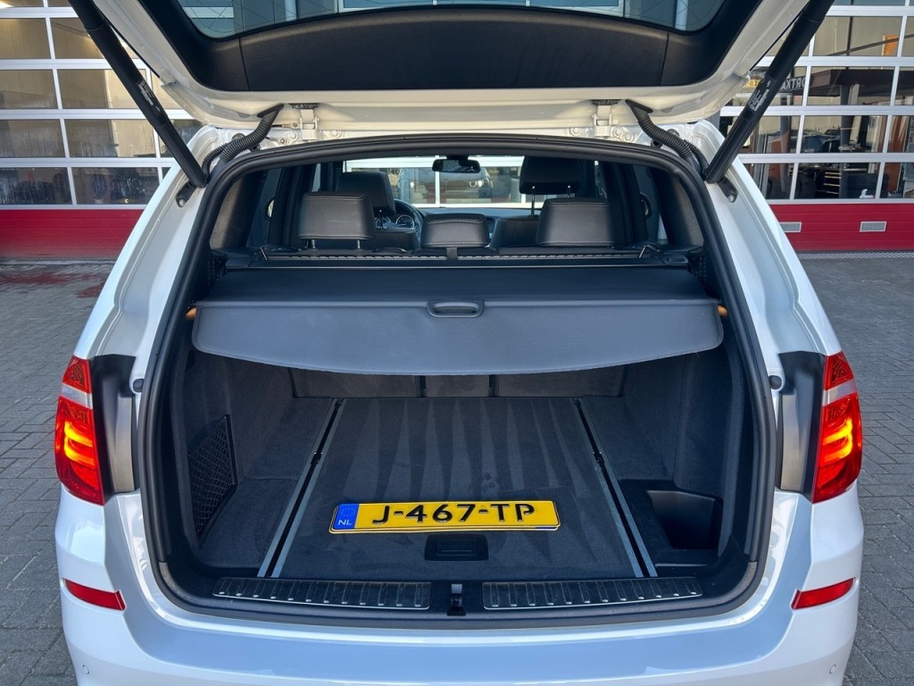 BMW-X3-XDRIVE 28i M SPORT PANO-DAK/CAMERA/TREKHAAK/NAVI/CRUISE/STOELVE