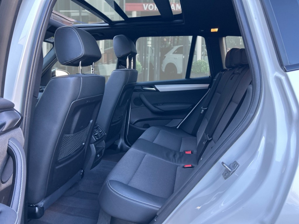 BMW-X3-XDRIVE 28i M SPORT PANO-DAK/CAMERA/TREKHAAK/NAVI/CRUISE/STOELVE