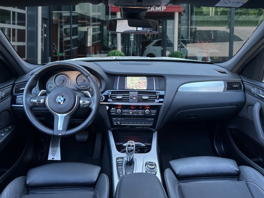 BMW-X3-XDRIVE 28i M SPORT PANO-DAK/CAMERA/TREKHAAK/NAVI/CRUISE/STOELVE