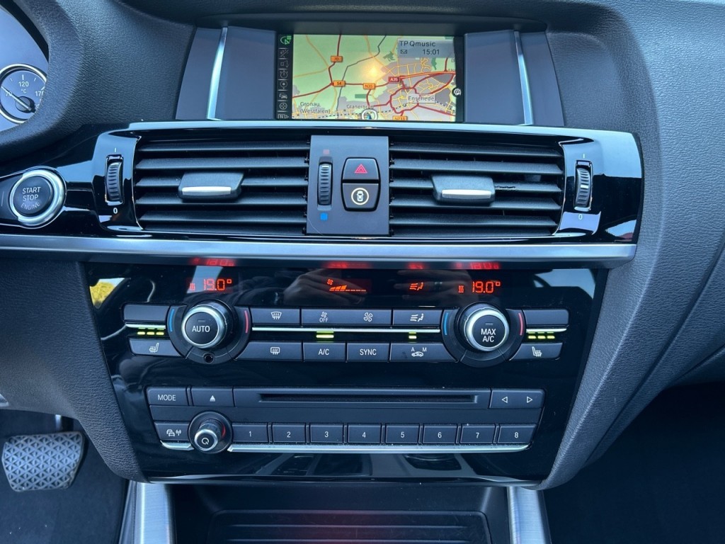 BMW-X3-XDRIVE 28i M SPORT PANO-DAK/CAMERA/TREKHAAK/NAVI/CRUISE/STOELVE