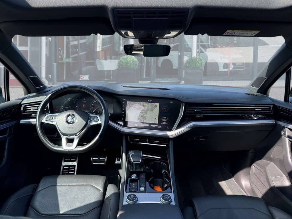 VOLKSWAGEN-TOUAREG-3.0 TDI R-LINE 4MOTION PANO-DAK/TREKHAAK/DYNAUDIO/LEDER/NAVI/ACC