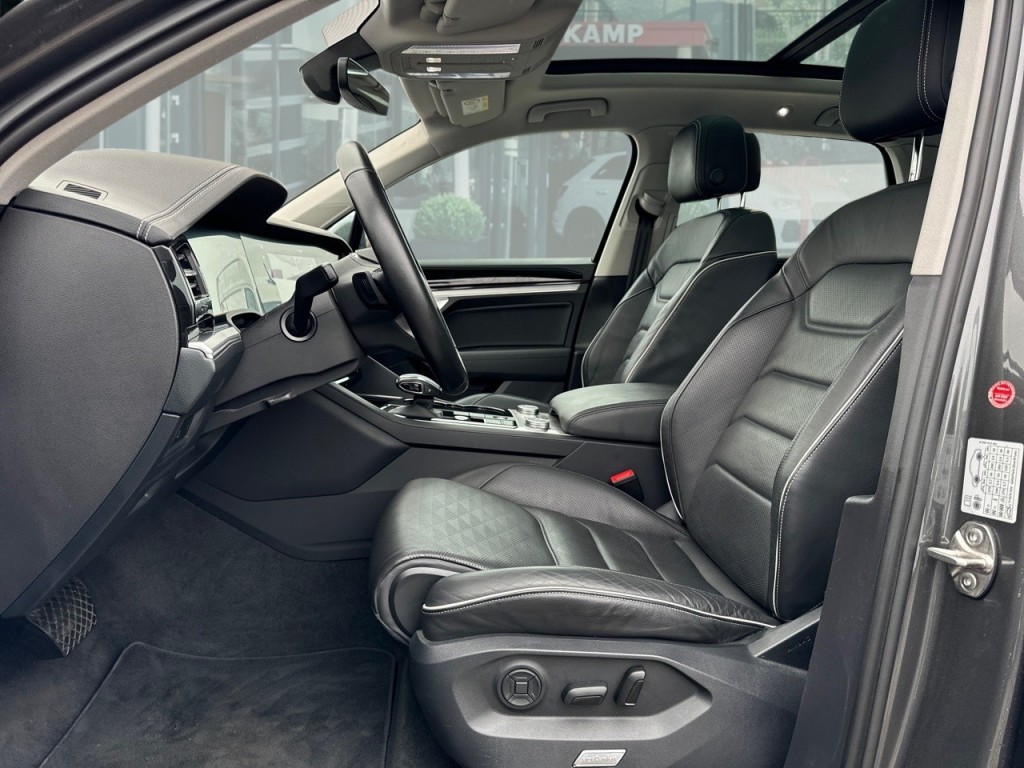 VOLKSWAGEN-TOUAREG-3.0 TSI ELEGANCE 4MOTION EHYBRID LUCHTVERING/PANO-DAK/CAMERA/LED