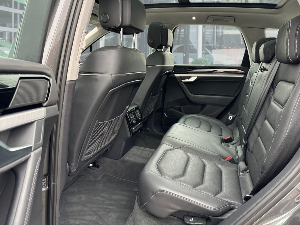 VOLKSWAGEN-TOUAREG-3.0 TSI ELEGANCE 4MOTION EHYBRID LUCHTVERING/PANO-DAK/CAMERA/LED