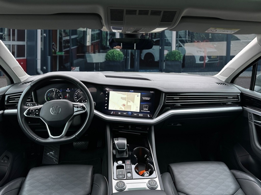 VOLKSWAGEN-TOUAREG-3.0 TSI ELEGANCE 4MOTION EHYBRID LUCHTVERING/PANO-DAK/CAMERA/LED