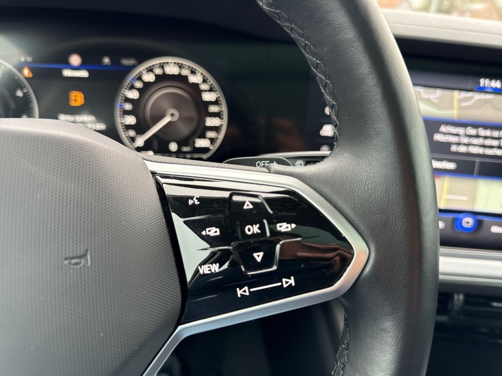 VOLKSWAGEN-TOUAREG-3.0 TSI ELEGANCE 4MOTION EHYBRID LUCHTVERING/PANO-DAK/CAMERA/LED