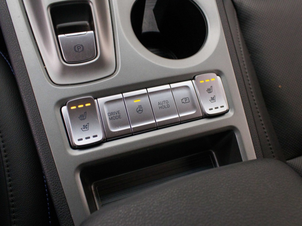 HYUNDAI-KONA-EV Premium 64 kWh   Private lease ?449 pm
