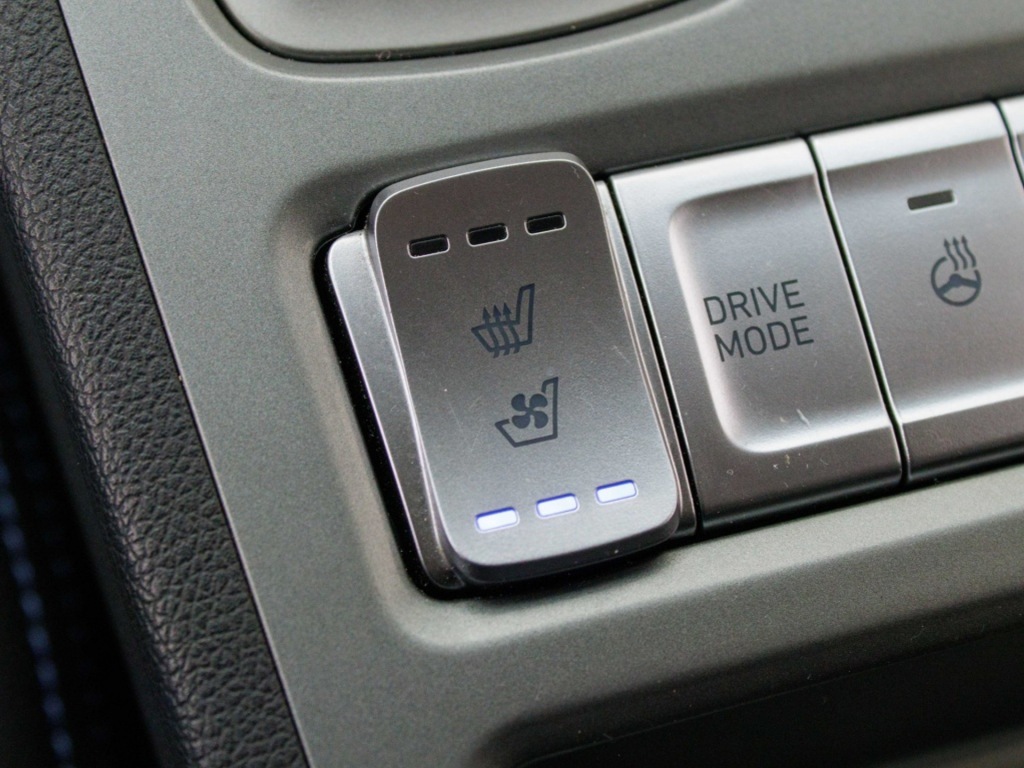 HYUNDAI-KONA-EV Premium 64 kWh   Private lease ?449 pm