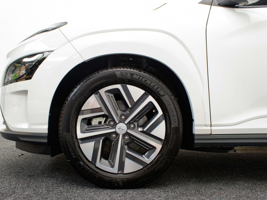 HYUNDAI-KONA-EV Fashion 64 kWh   DEMO   Private Lease 429 p/m