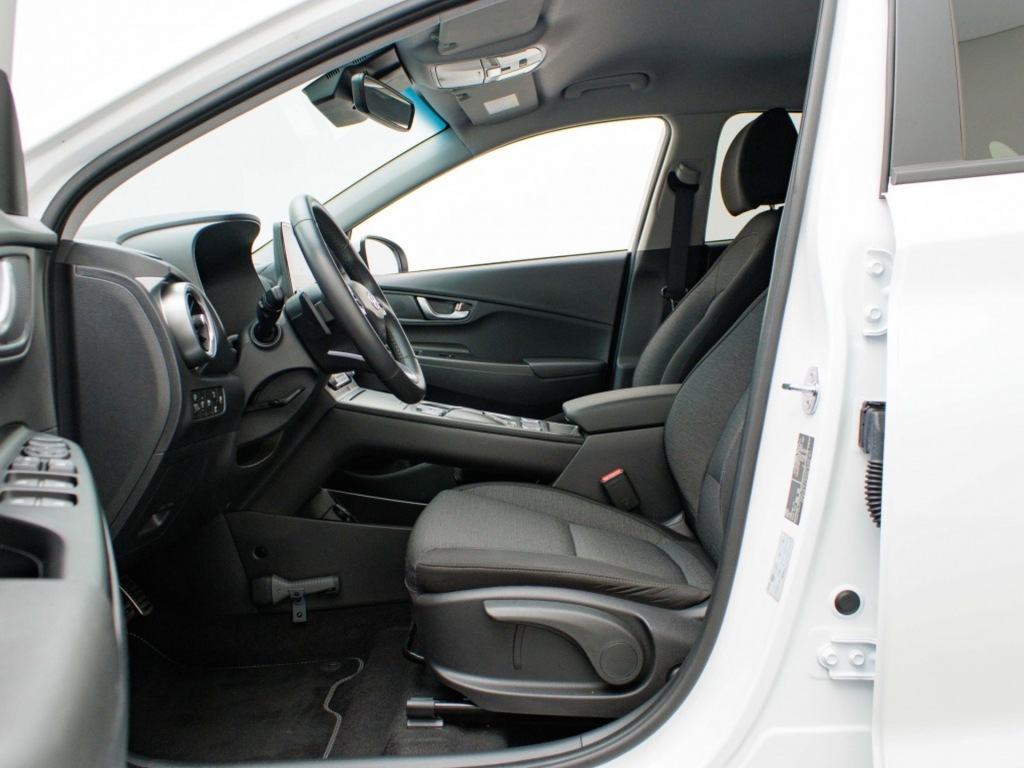 HYUNDAI-KONA-EV Fashion 64 kWh   DEMO   Private Lease 429 p/m