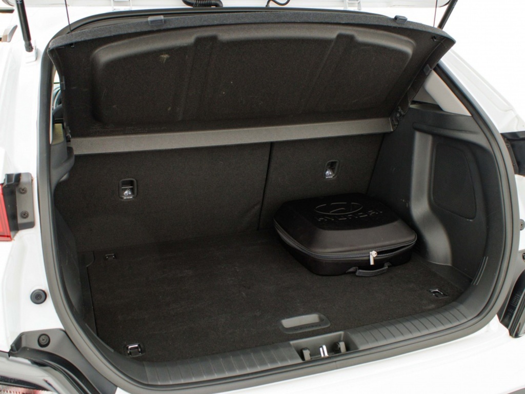 HYUNDAI-KONA-EV Fashion 64 kWh   DEMO   Private Lease 429 p/m