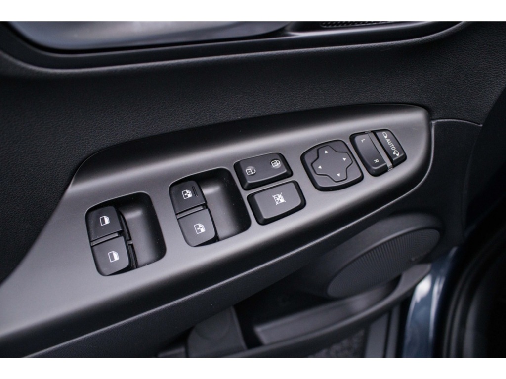 HYUNDAI-KONA-EV Fashion 64 kWh   DEMO   Private Lease 429 p/m