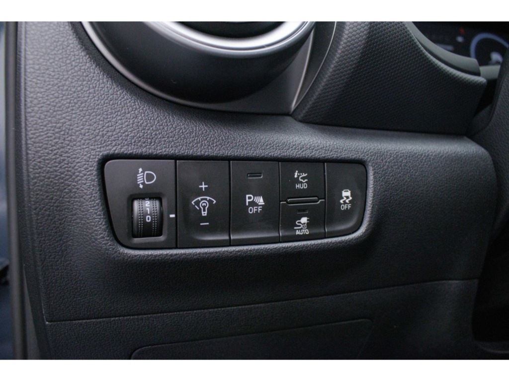 HYUNDAI-KONA-EV Fashion 64 kWh   DEMO   Private Lease 429 p/m