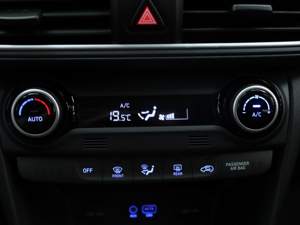 HYUNDAI-KONA-1.0T Fashion   Head-up display   Navi   Premium Audio   Camera