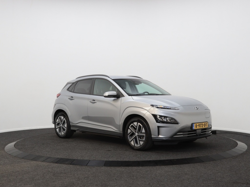 HYUNDAI-KONA-EV Premium 64 kWh   Private Lease 540,- p.m.   3 Fase   Leder