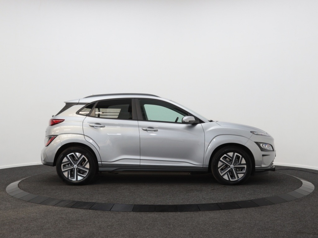 HYUNDAI-KONA-EV Premium 64 kWh   Private Lease 540,- p.m.   3 Fase   Leder