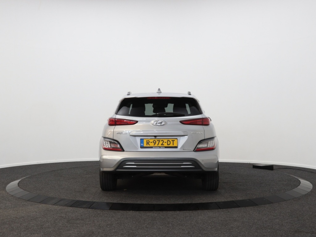 HYUNDAI-KONA-EV Premium 64 kWh   Private Lease 540,- p.m.   3 Fase   Leder
