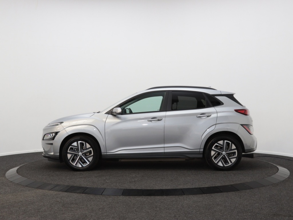 HYUNDAI-KONA-EV Premium 64 kWh   Private Lease 540,- p.m.   3 Fase   Leder
