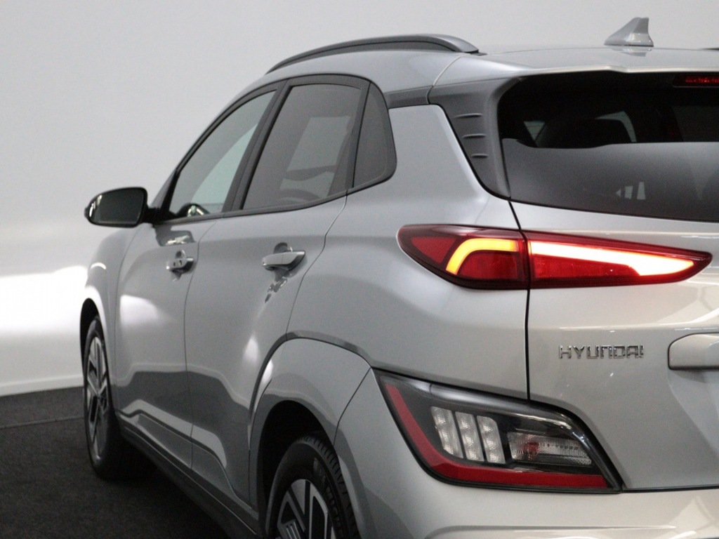 HYUNDAI-KONA-EV Premium 64 kWh   Private Lease 540,- p.m.   3 Fase   Leder