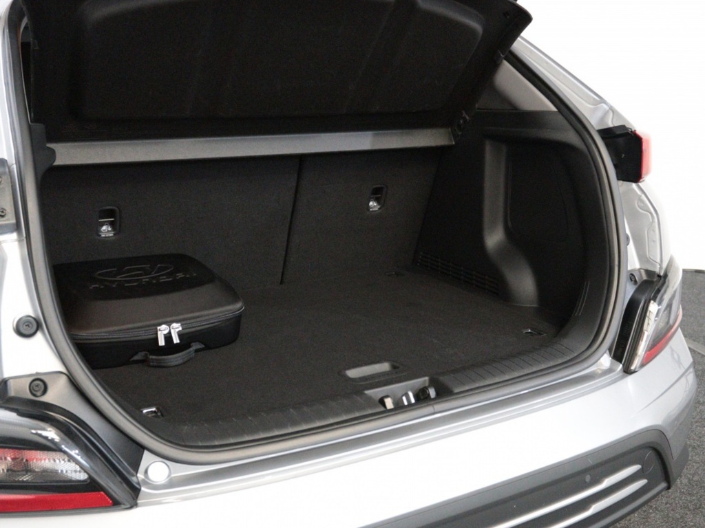 HYUNDAI-KONA-EV Premium 64 kWh   Private Lease 540,- p.m.   3 Fase   Leder