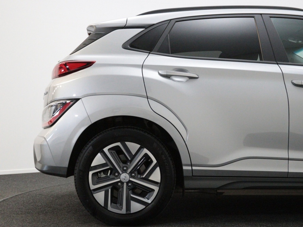 HYUNDAI-KONA-EV Premium 64 kWh   Private Lease 540,- p.m.   3 Fase   Leder
