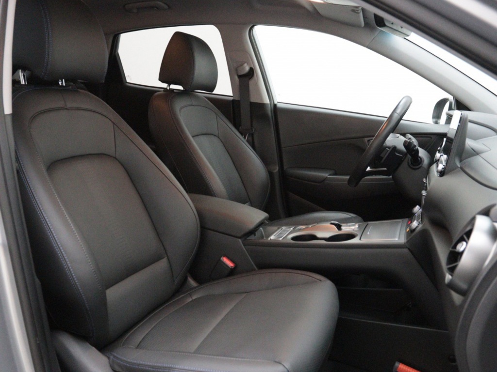 HYUNDAI-KONA-EV Premium 64 kWh   Private Lease 540,- p.m.   3 Fase   Leder