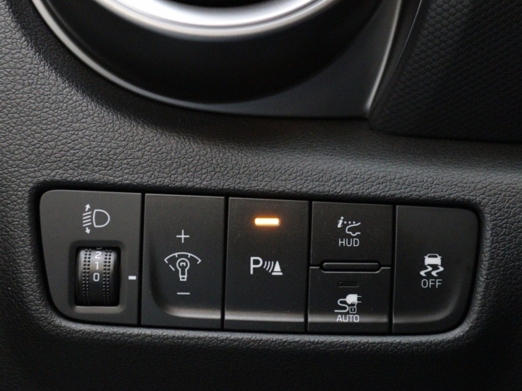 HYUNDAI-KONA-EV Premium 64 kWh   Private Lease 540,- p.m.   3 Fase   Leder