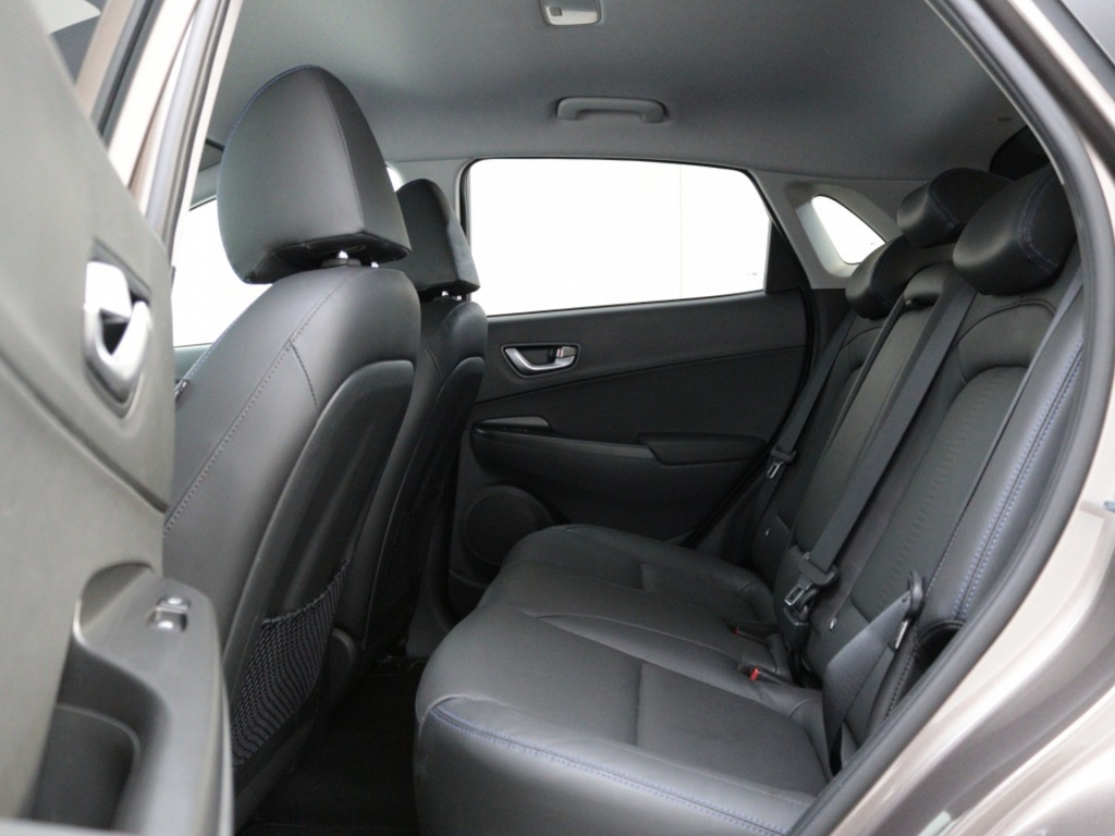 HYUNDAI-KONA-EV Premium 64 kWh   Private lease 449,- p.m.