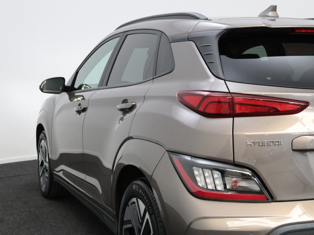 HYUNDAI-KONA-EV Premium 64 kWh   Private lease 449,- p.m.