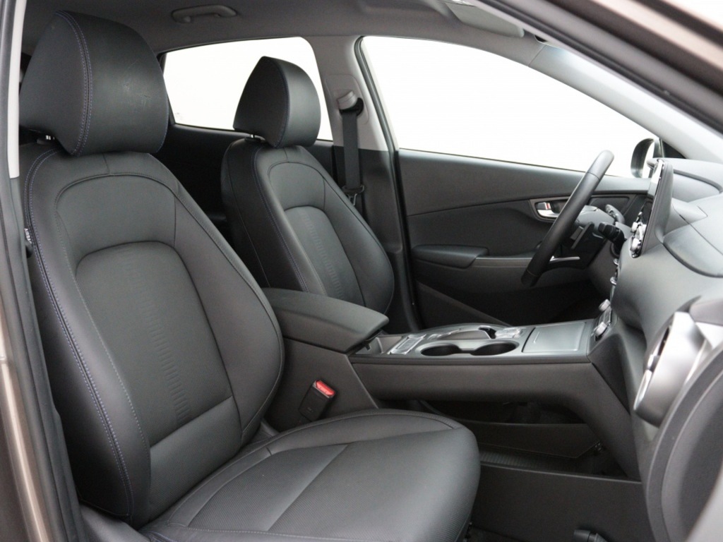 HYUNDAI-KONA-EV Premium 64 kWh   Private lease 449,- p.m.