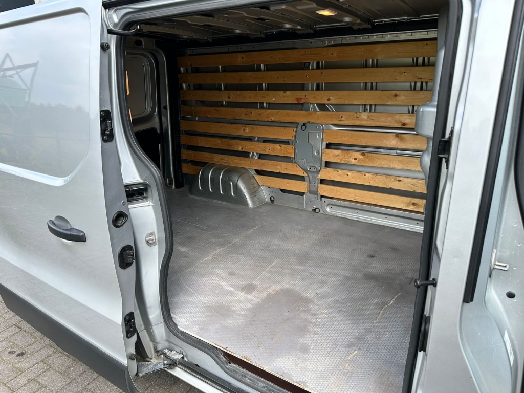 OPEL-VIVARO-CDTi 3-Zits L2H1 Lengte 2 !! Navi Airco Trekhaak PDC DAB Elektr.Ramen+Spiegels+Verwarmd+Centr.Vergr. Schuifdeur-R Betonplex Lat-