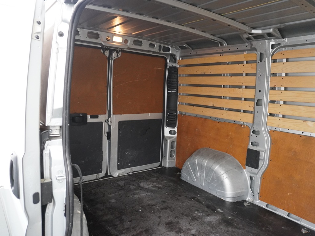 PEUGEOT-BOXER-333 2.0HDI 3-Pers. Camera Airco Trekhaak Cruise-Control Schuifdeur-R. Betonplex Lat-Om-Lat Premium CruiseControl ESP Elektr.Spie