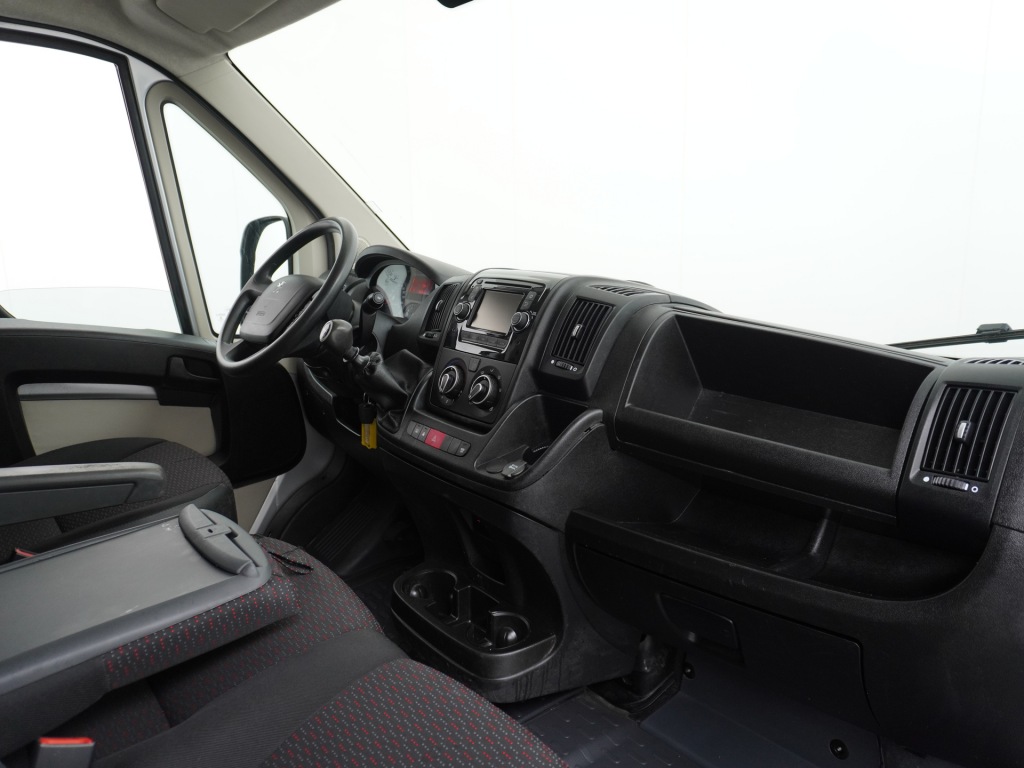 PEUGEOT-BOXER-333 2.0HDI 3-Pers. Camera Airco Trekhaak Cruise-Control Schuifdeur-R. Betonplex Lat-Om-Lat Premium CruiseControl ESP Elektr.Spie