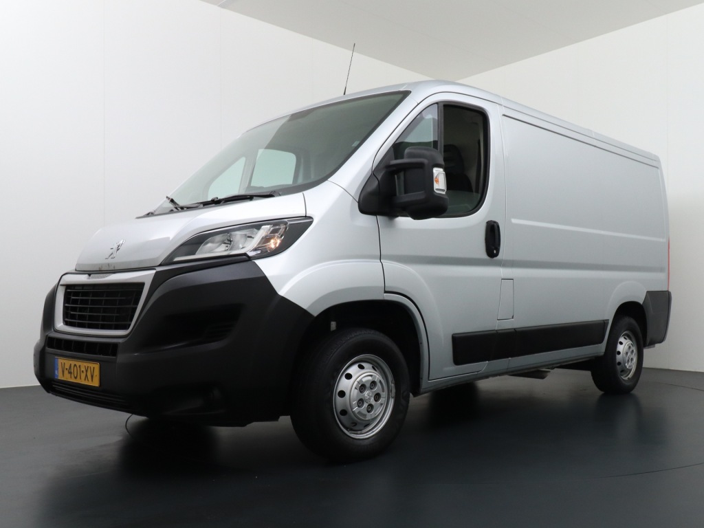 PEUGEOT-BOXER-333 2.0HDI 3-Pers. Camera Airco Trekhaak Cruise-Control Schuifdeur-R. Betonplex Lat-Om-Lat Premium CruiseControl ESP Elektr.Spie