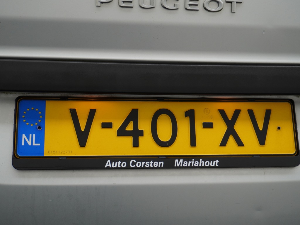 PEUGEOT-BOXER-333 2.0HDI 3-Pers. Camera Airco Trekhaak Cruise-Control Schuifdeur-R. Betonplex Lat-Om-Lat Premium CruiseControl ESP Elektr.Spie