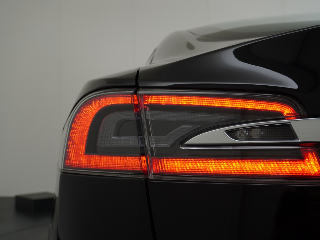 TESLA-MODEL S-75D AWD Luchtvering Enhanced AutoPilot Navi Panorama-Dak Camera Adaptive-Led Elektr.Stuur en Stoel+Geheugen+Spiegels+verwarmd El