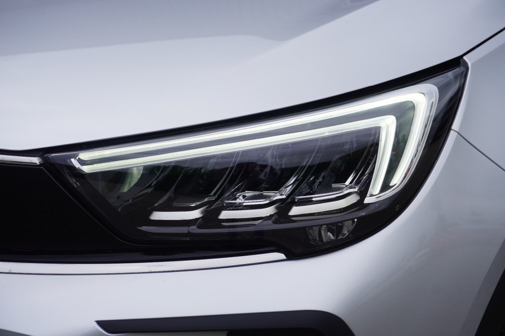 OPEL-CROSSLAND-1.2 Turbo Elegance / Pano / Camera + PDC / Zwart dak / Navi / LED / DAB+