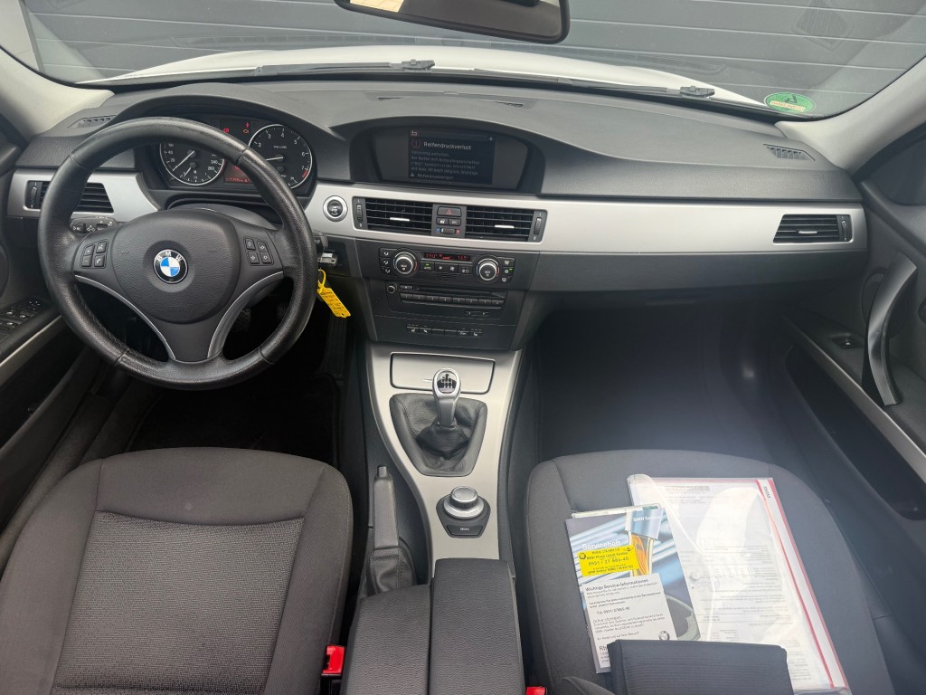 BMW-3-SERIE-320i TOURING / AIRCO NAVIGATIE PANORAMA XENON PDC-RONDOM