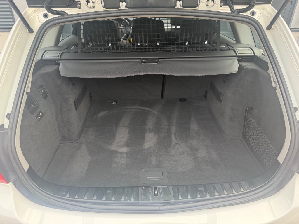 BMW-3-SERIE-320i TOURING / AIRCO NAVIGATIE PANORAMA XENON PDC-RONDOM