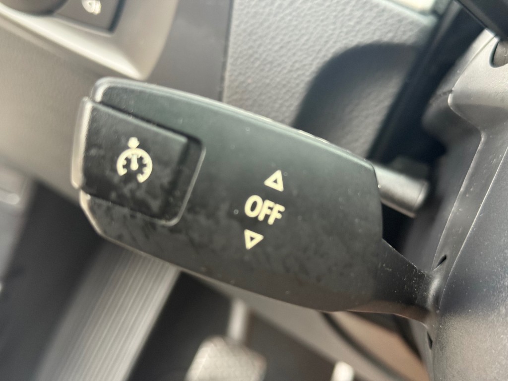 BMW-3-SERIE-320i TOURING / AIRCO NAVIGATIE PANORAMA XENON PDC-RONDOM