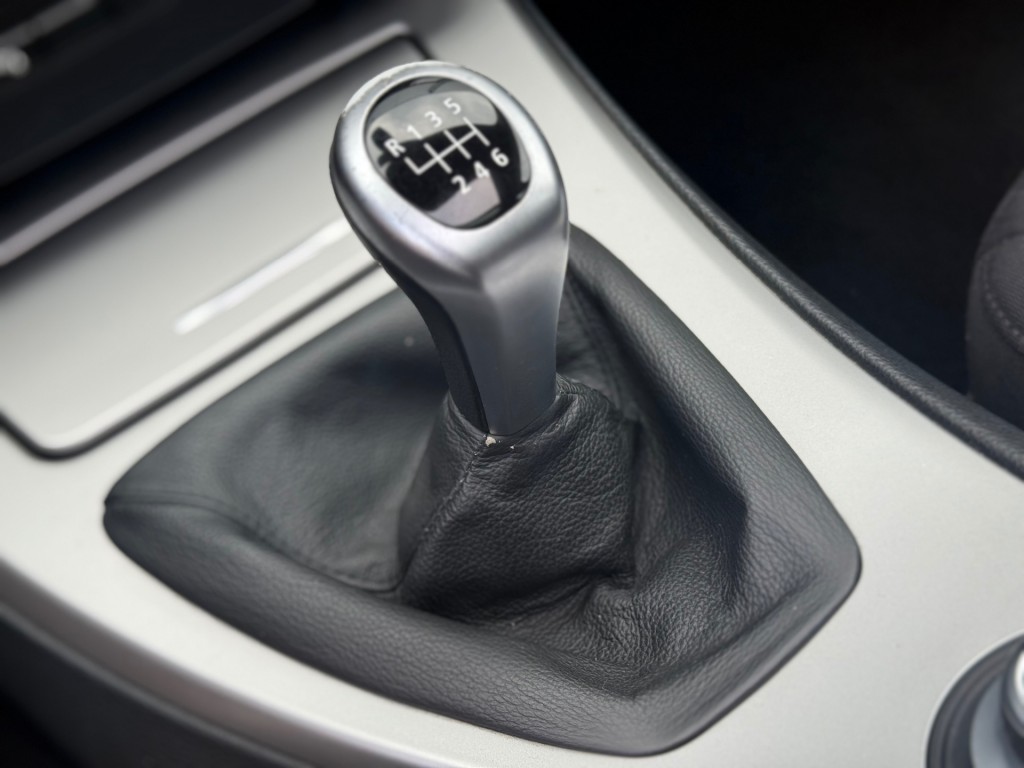 BMW-3-SERIE-320i TOURING / AIRCO NAVIGATIE PANORAMA XENON PDC-RONDOM