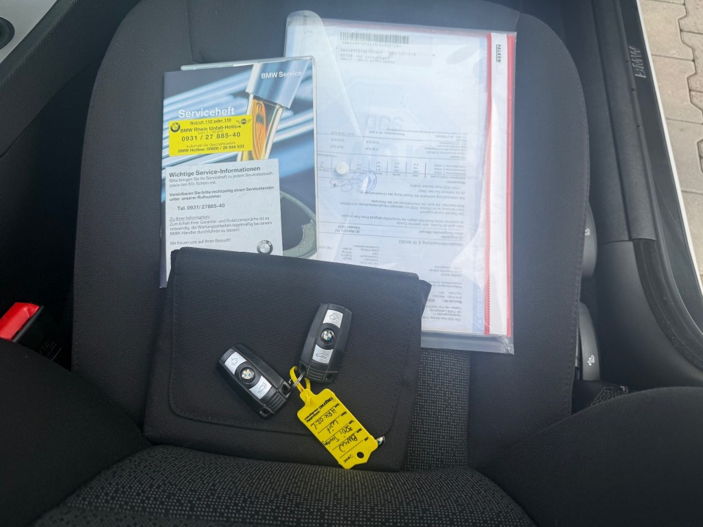 BMW-3-SERIE-320i TOURING / AIRCO NAVIGATIE PANORAMA XENON PDC-RONDOM