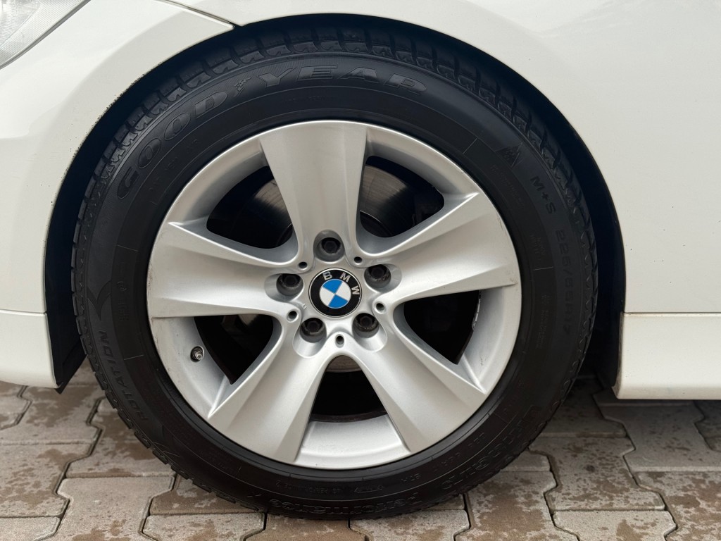 BMW-3-SERIE-320i TOURING / AIRCO NAVIGATIE PANORAMA XENON PDC-RONDOM