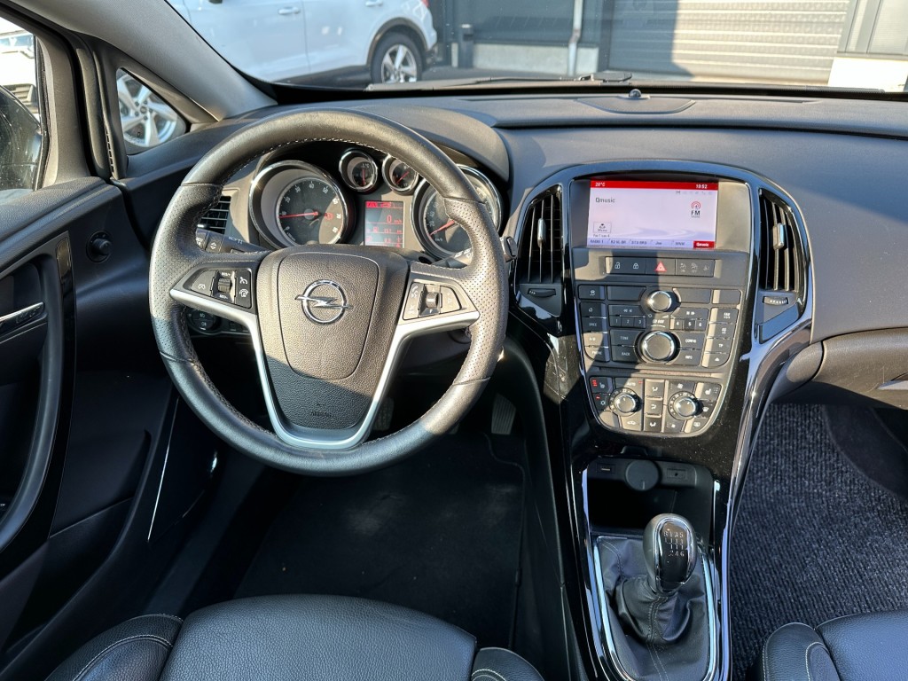 OPEL-ASTRA-1.4 T GTC Black Edition Clima Leder Trekhaak