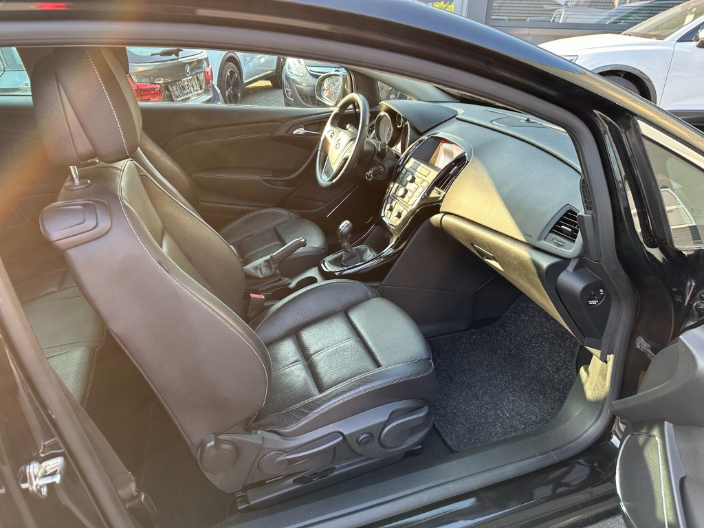 OPEL-ASTRA-1.4 T GTC Black Edition Clima Leder Trekhaak