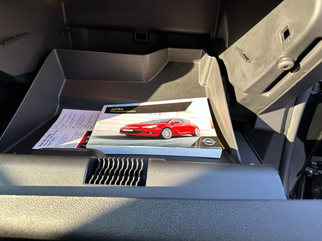 OPEL-ASTRA-1.4 T GTC Black Edition Clima Leder Trekhaak