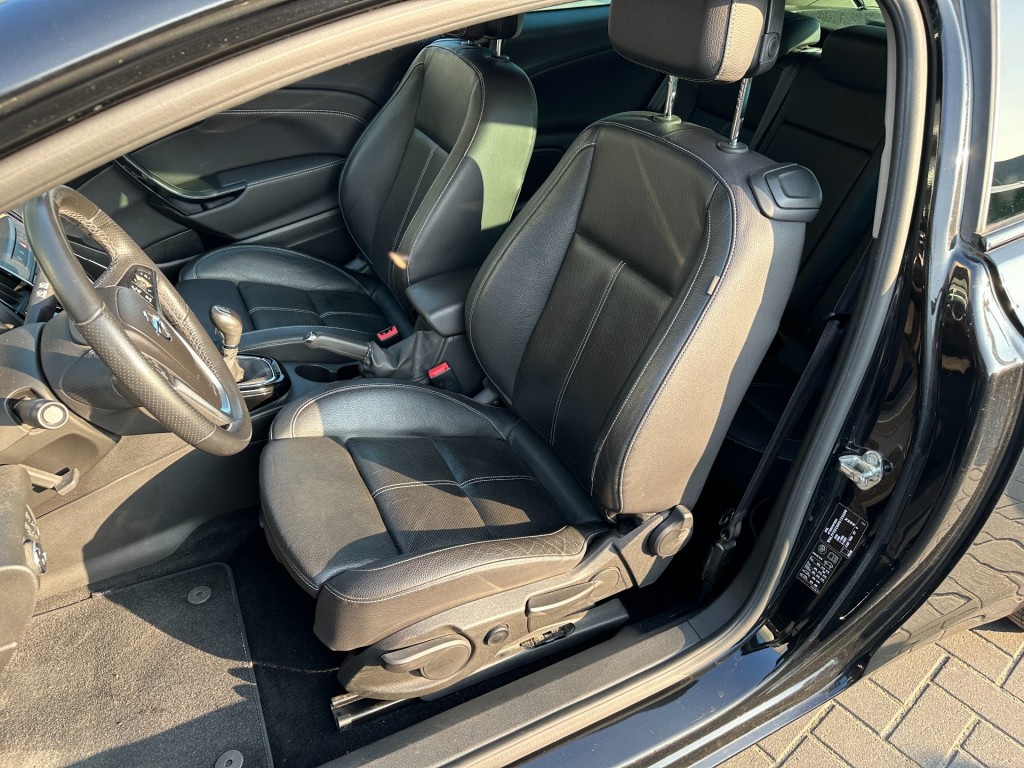 OPEL-ASTRA-1.4 T GTC Black Edition Clima Leder Trekhaak