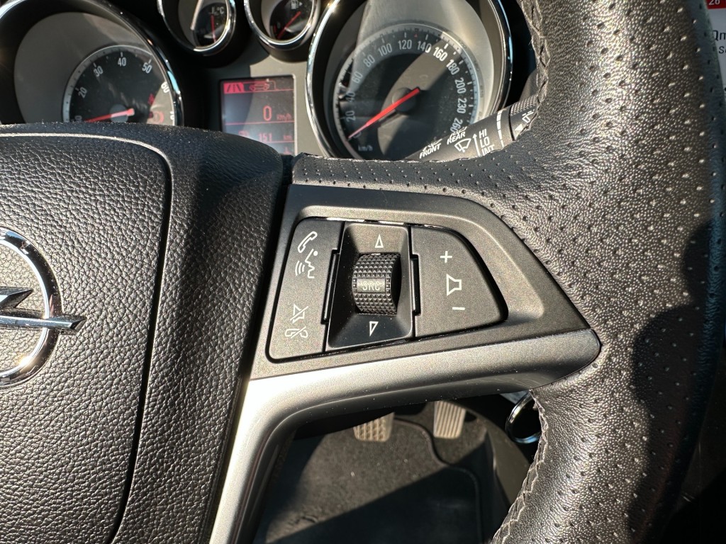 OPEL-ASTRA-1.4 T GTC Black Edition Clima Leder Trekhaak